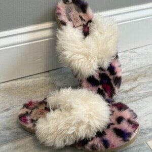 UGG girls youth Size 4 S/N 1103587K Leopard Print Slippers